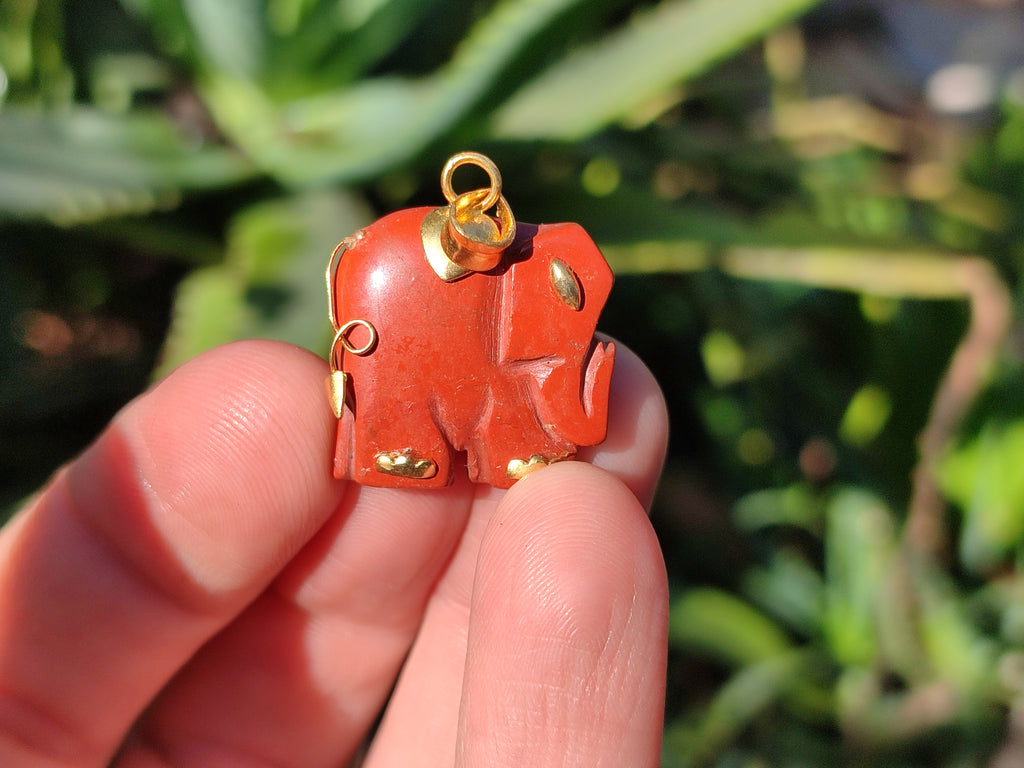 Polished Red Jasper Elephant Pendant with 9ct Gold Bail and Trim - Sold Per Item - From South Africa - Toprock Gemstones and Minerals 