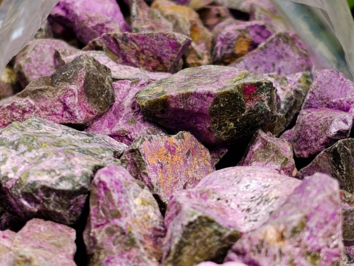 Natural Stichtite Cobbed Specimens x 1, 3Kg Lot From Barberton, South Africa - Toprock Gemstones and Minerals 