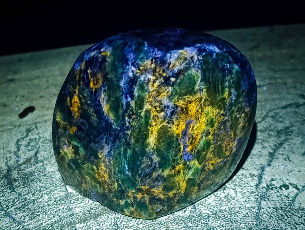 Polished Mutokolite Emerald Muscovite Mica Standing Free Forms x 4 From Mutorashanga, Zimbabwe