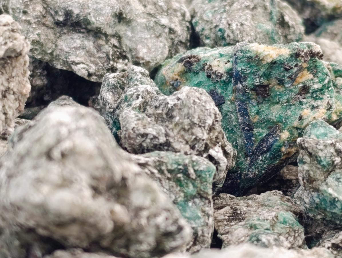 Natural Emerald Mica 'Mutokolite' Cobbed Specimens x 2.56kg Lot From Mutoko, Zimbabwe