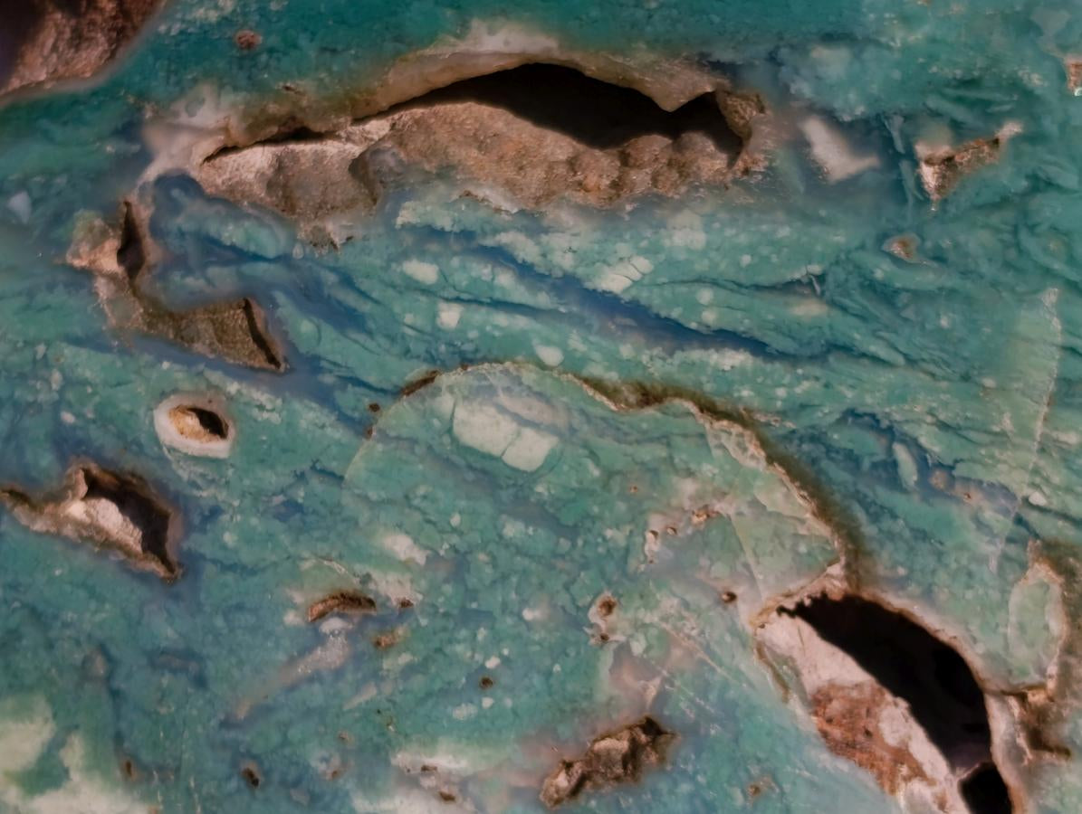Polished and Natural Large Great Dyke Mtorolite Chrysoprase Free Form x 1 From Great Dyke Mountain Range, Zimbabwe - Toprock Gemstones and Minerals 