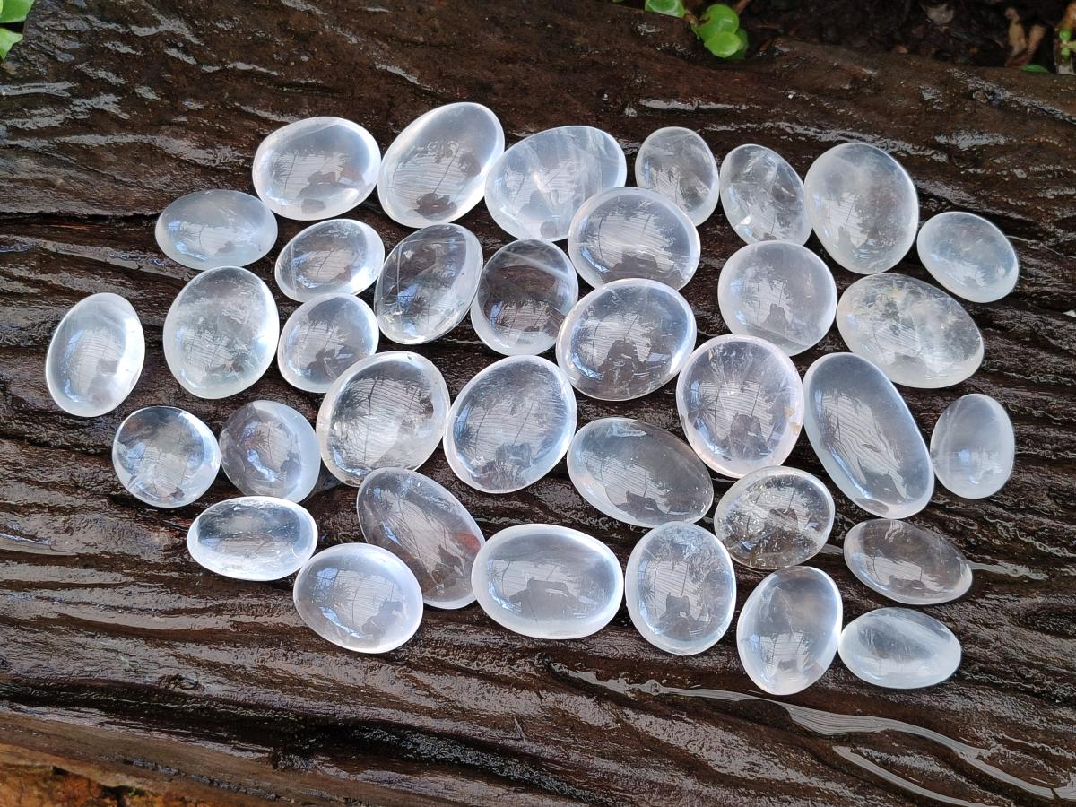 Polished Girasol Pearl Quartz Jewellery Size Free Forms x 35 From Ambatondrazaka, Madagascar