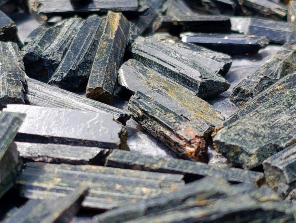 Natural Aegirine Crystals x 1,01 Kg Lot From Zomba, Malawi - Toprock Gemstones and Minerals 