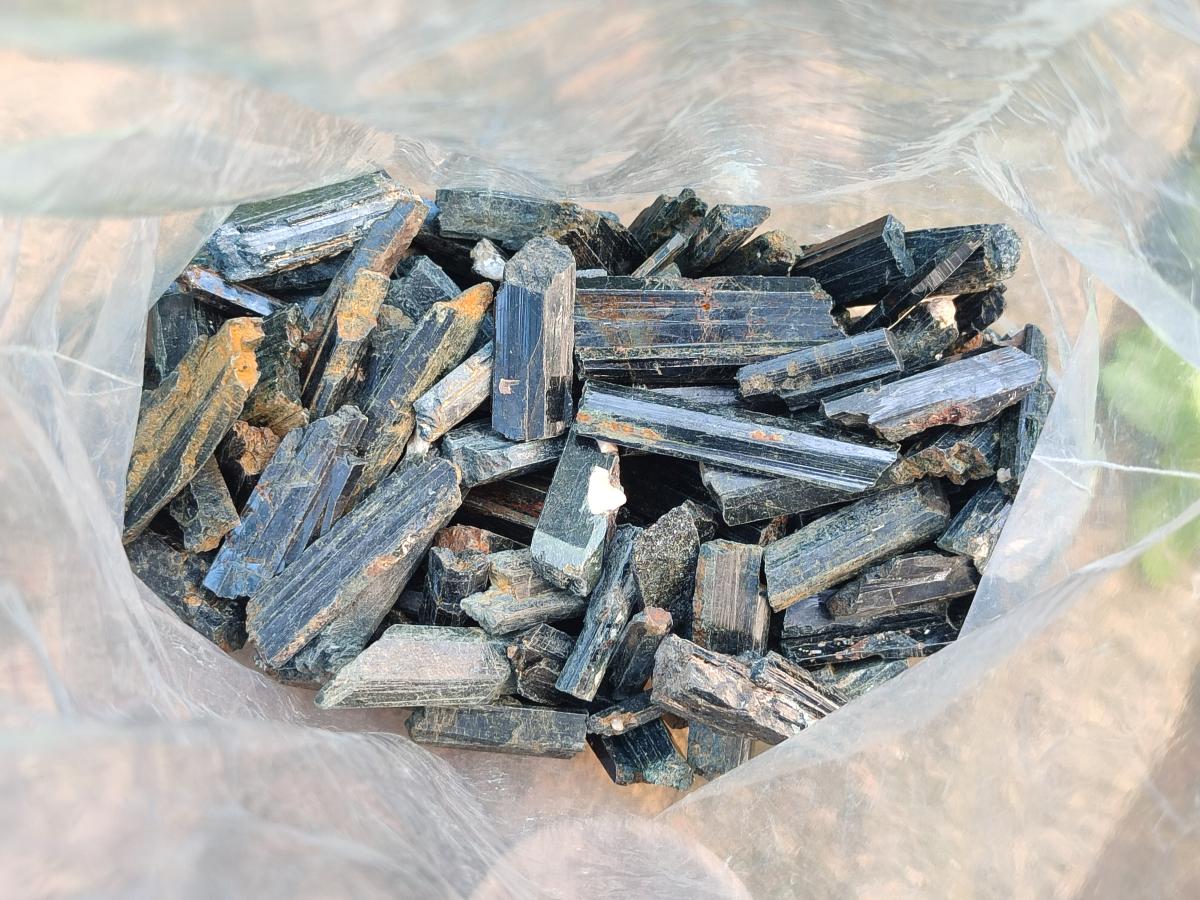 Natural Aegirine Single Crystals x 1,38 Kg Lot From Zomba, Malawi
