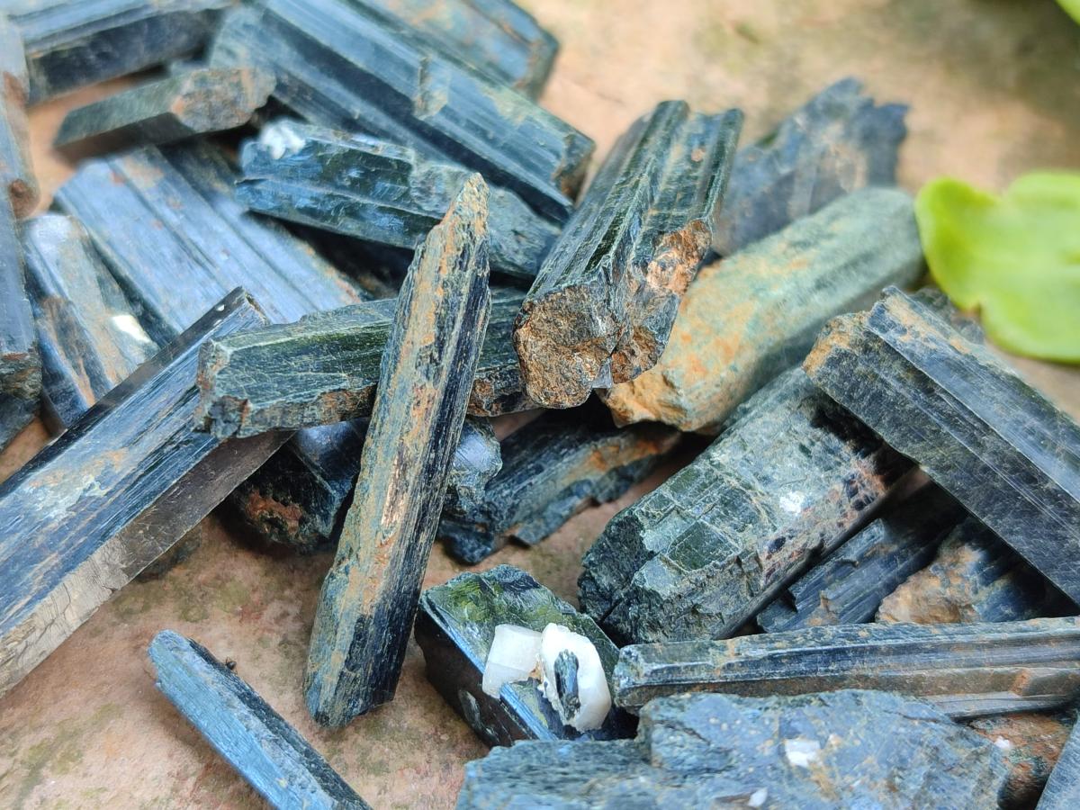 Natural Aegirine Single Crystals x 1,38 Kg Lot From Zomba, Malawi