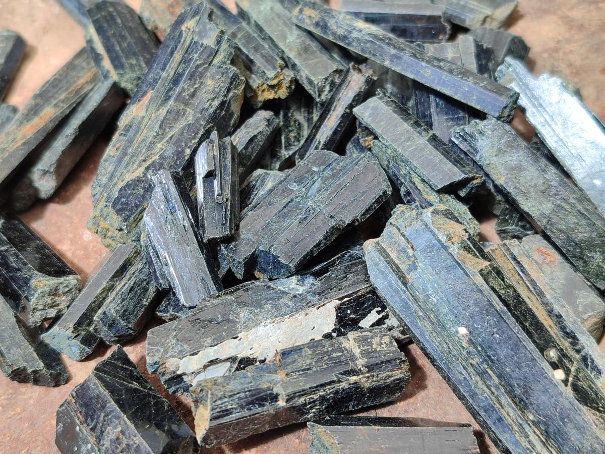 Natural Aegirine Bag of 1,51 Kg Lot From Zomba, Malawi