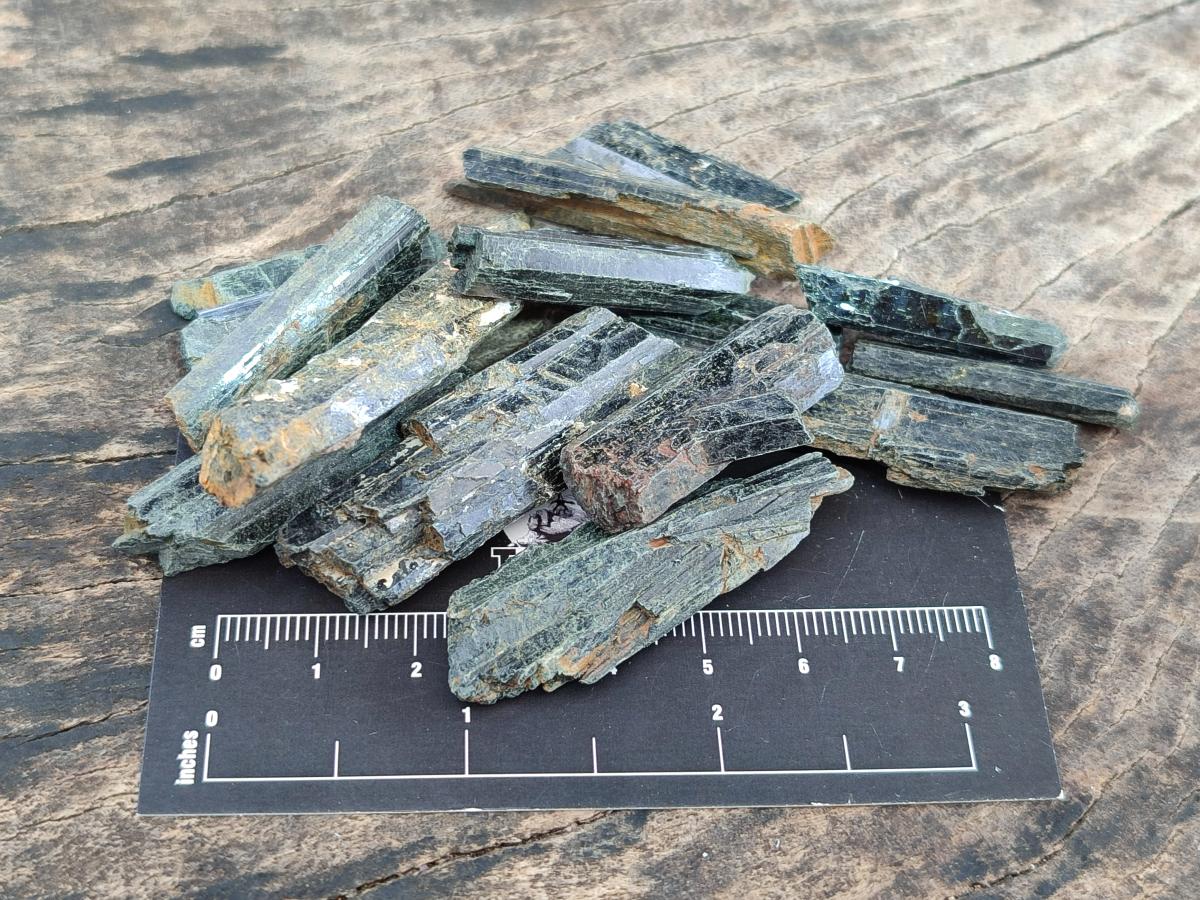 Natural Aegirine Bag of 1,69 Kg Lot From Zomba, Malawi - Toprock Gemstones and Minerals 
