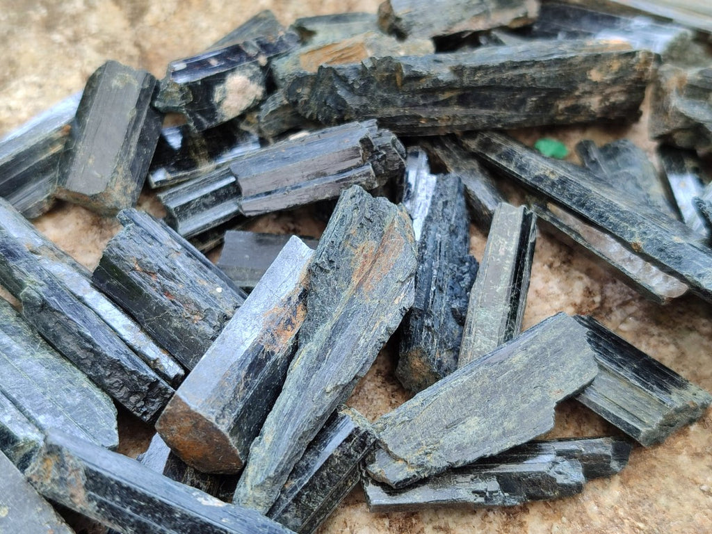 Natural Aegirine Bag of 1,97 Kg Lot From Zomba, Malawi