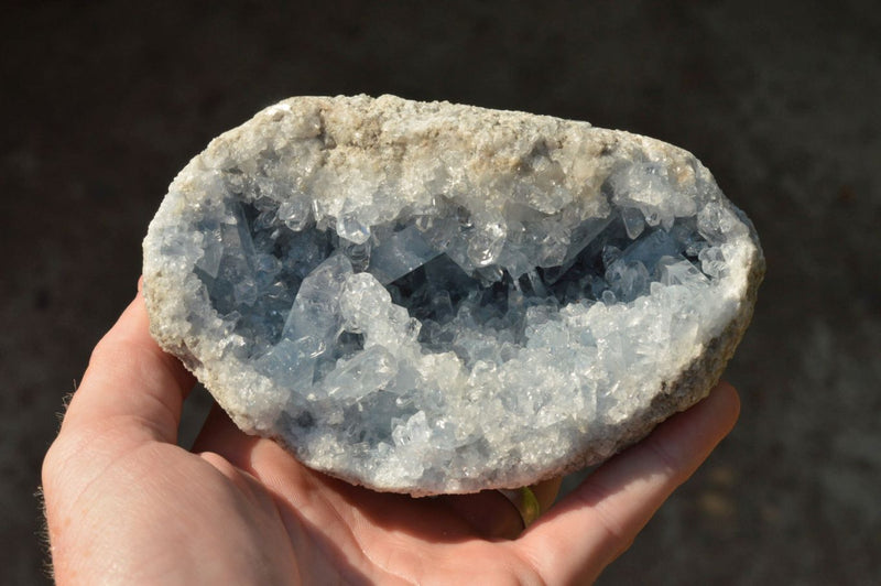 Celestine: Mineral information, data and localities.